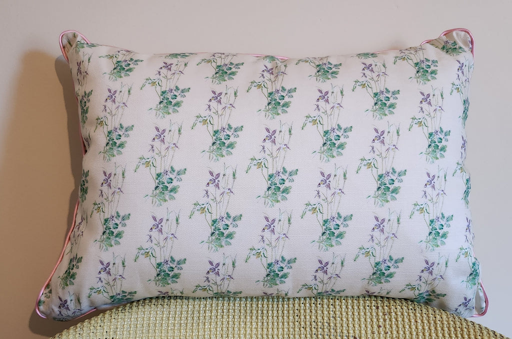 LITTLE AQUILEGIA PINK PIPE cushion