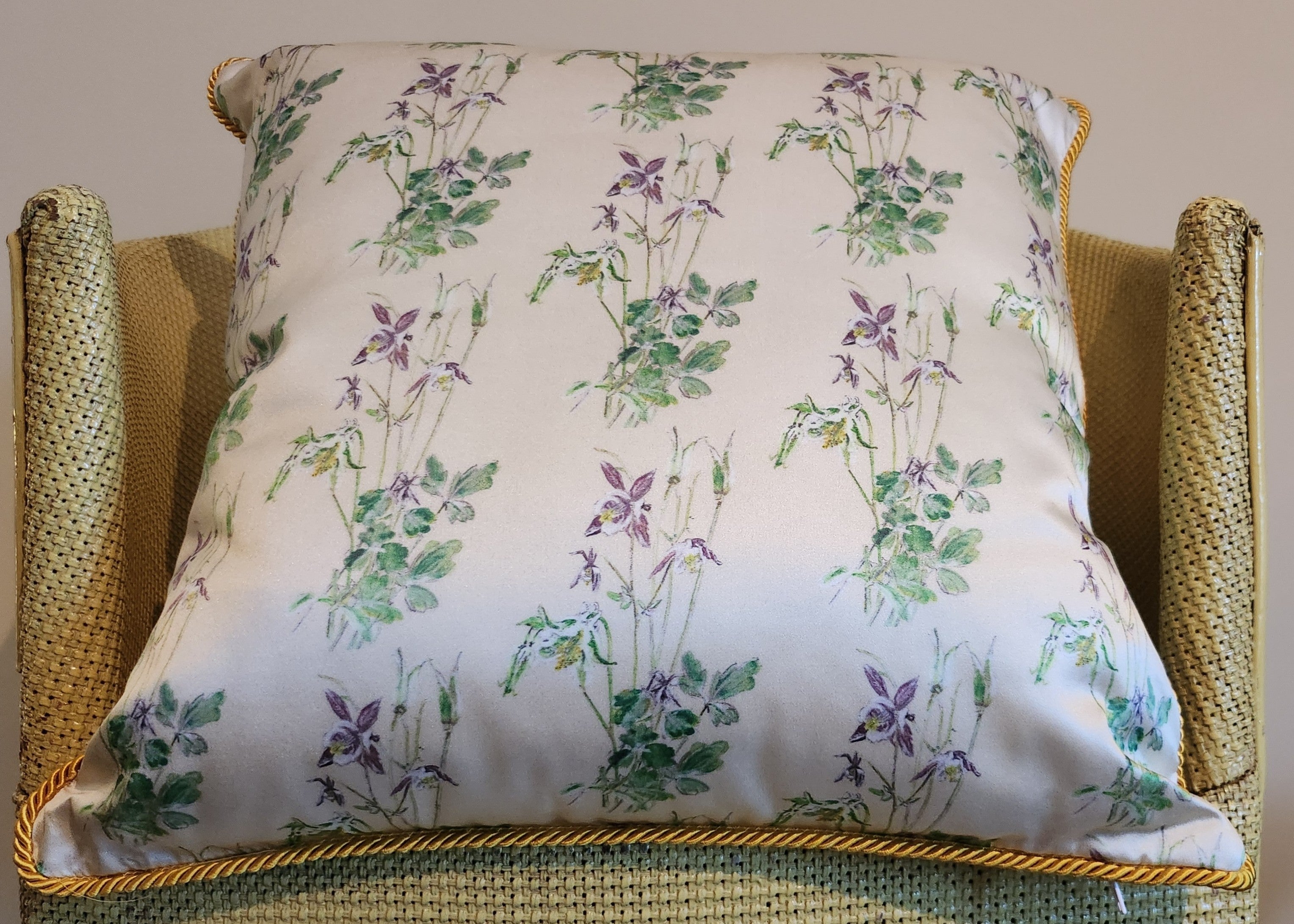 AQUILEGIA SILK cushion