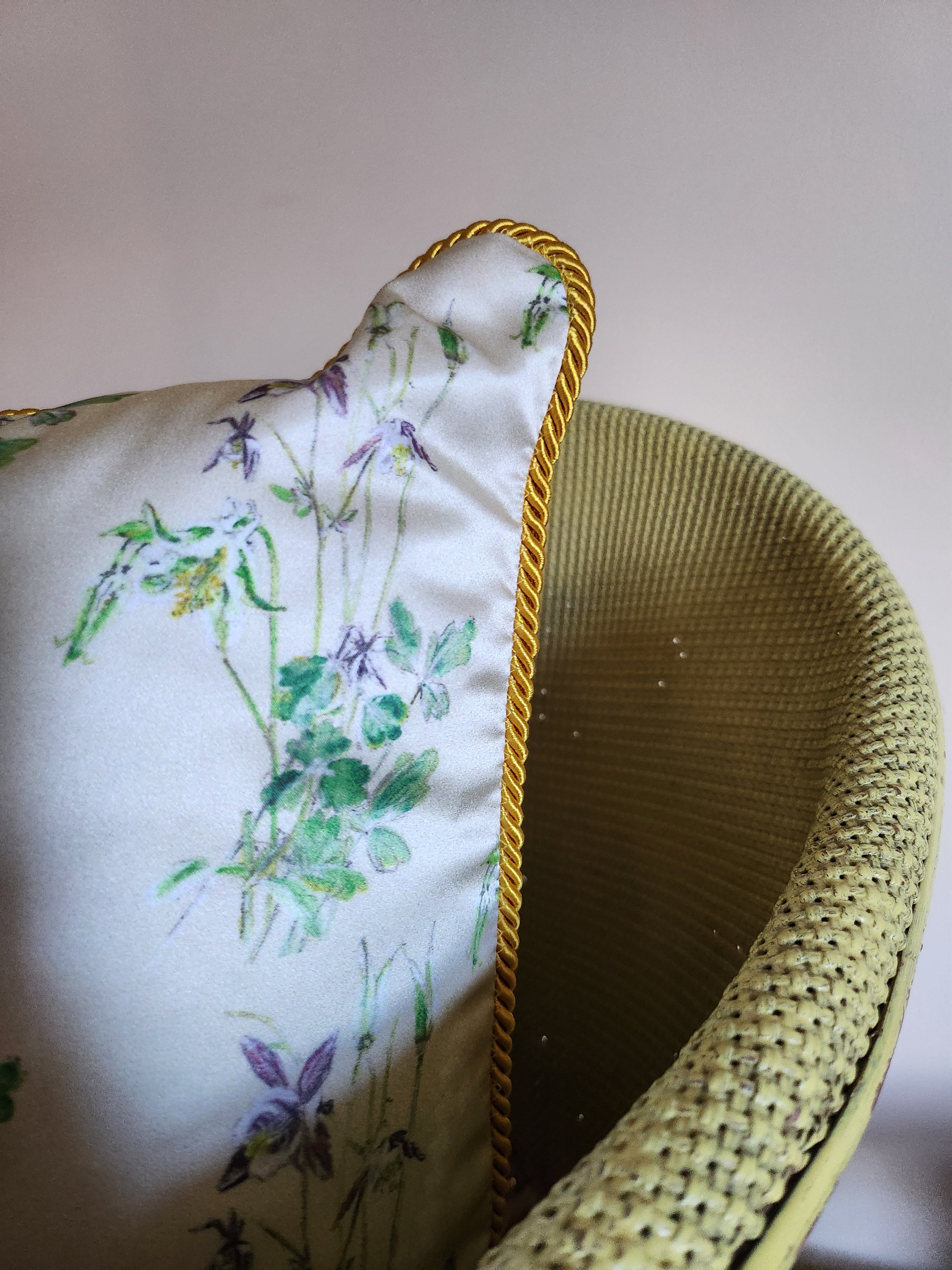 AQUILEGIA SILK cushion