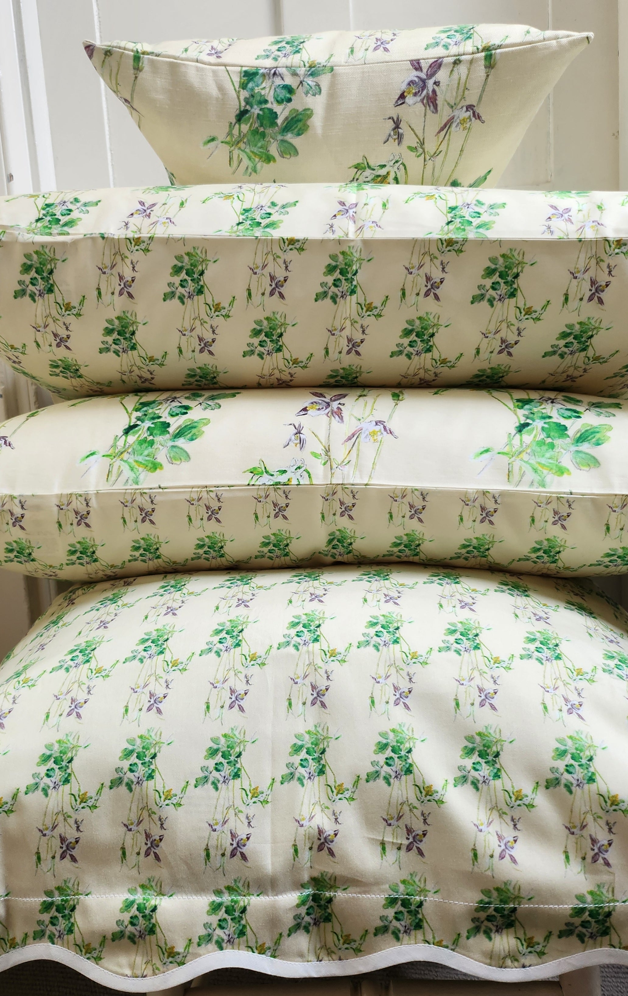 AQUILEGIA MAY PILLOWCASE