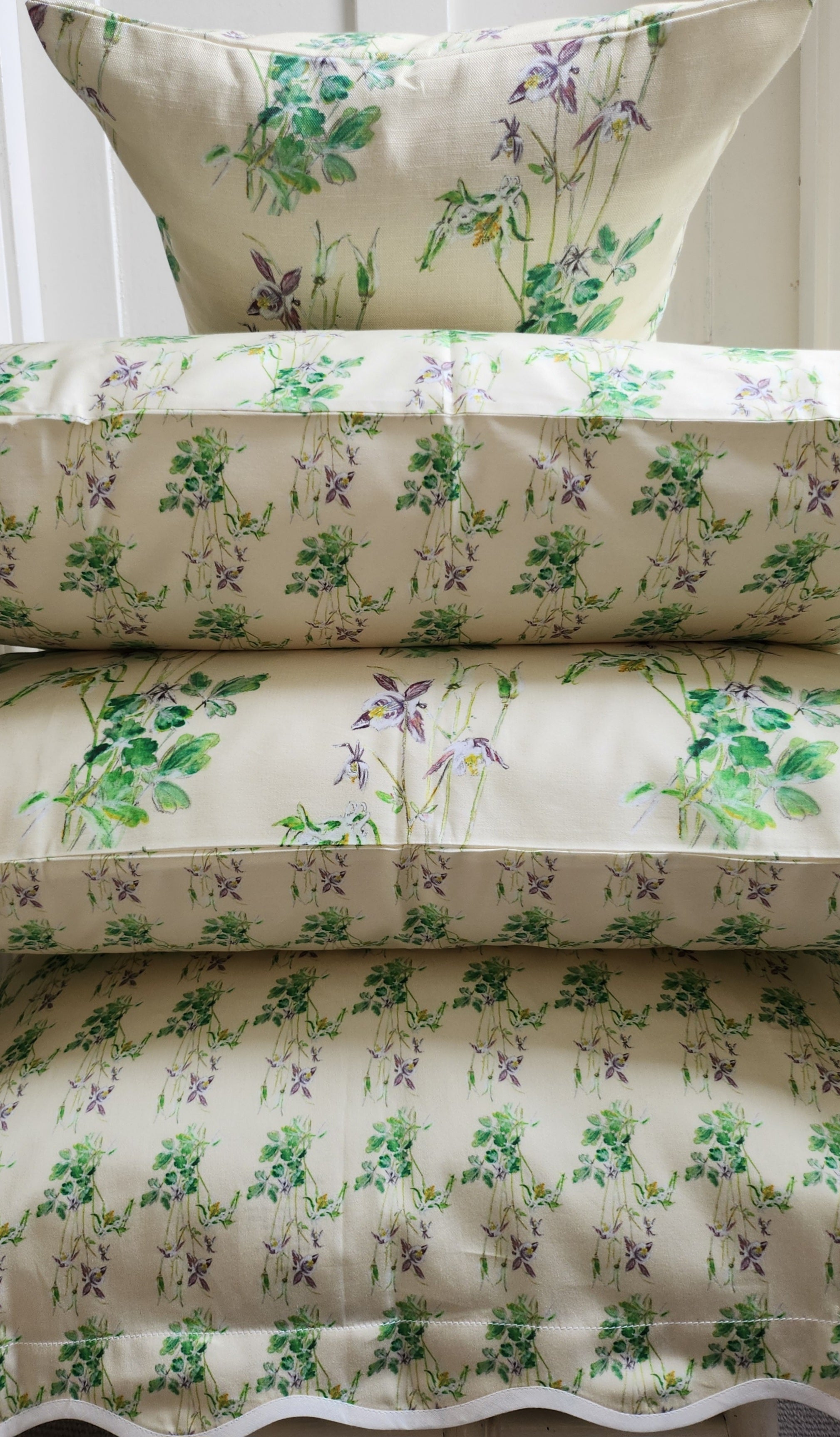 AQUILEGIA MAY PILLOWCASE