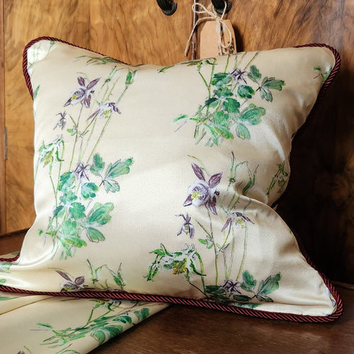 AQUILEGIA QUEENIE MAY SILK cover