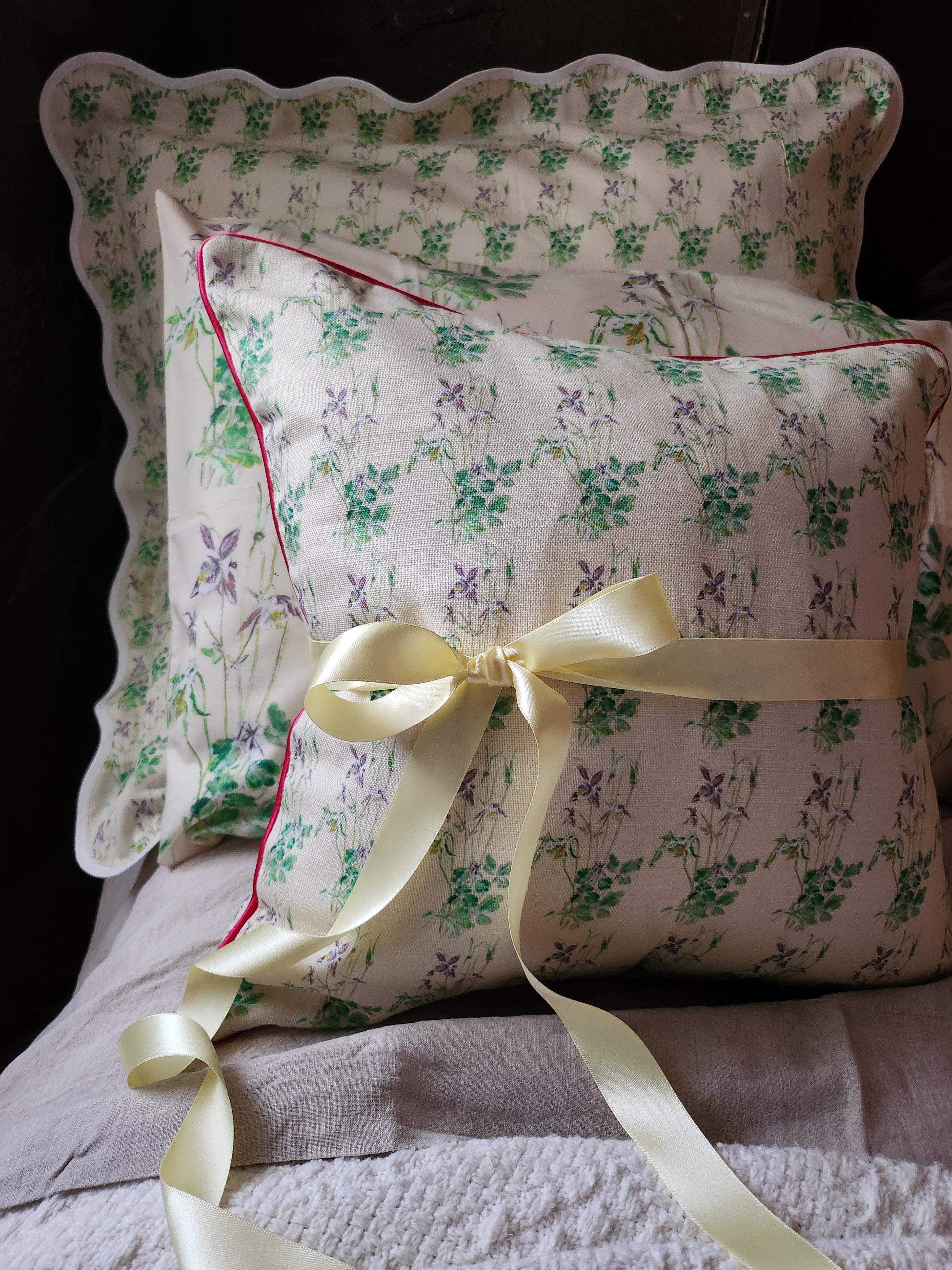 LITTLE AQUILEGIA PILLOW SHAM